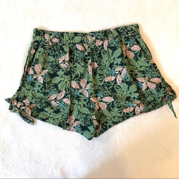 Kimchi Blue Green Tropical Print Chrissy Shorts Large - Picture 3 of 7